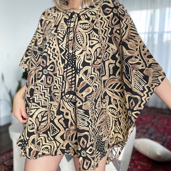 Vintage Jackets & Blazers - 💙5/$30
•Vintage Tropical Floral Poncho Cape Shawl Jacket Top Large